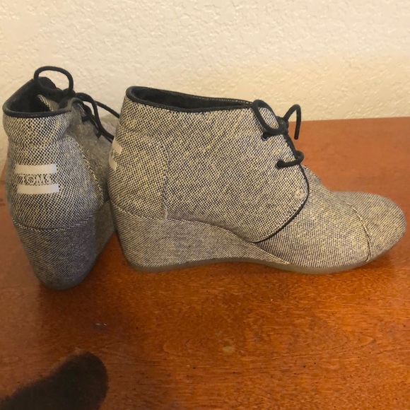 TOMS: 8.5 wedges - Picture 2 of 2